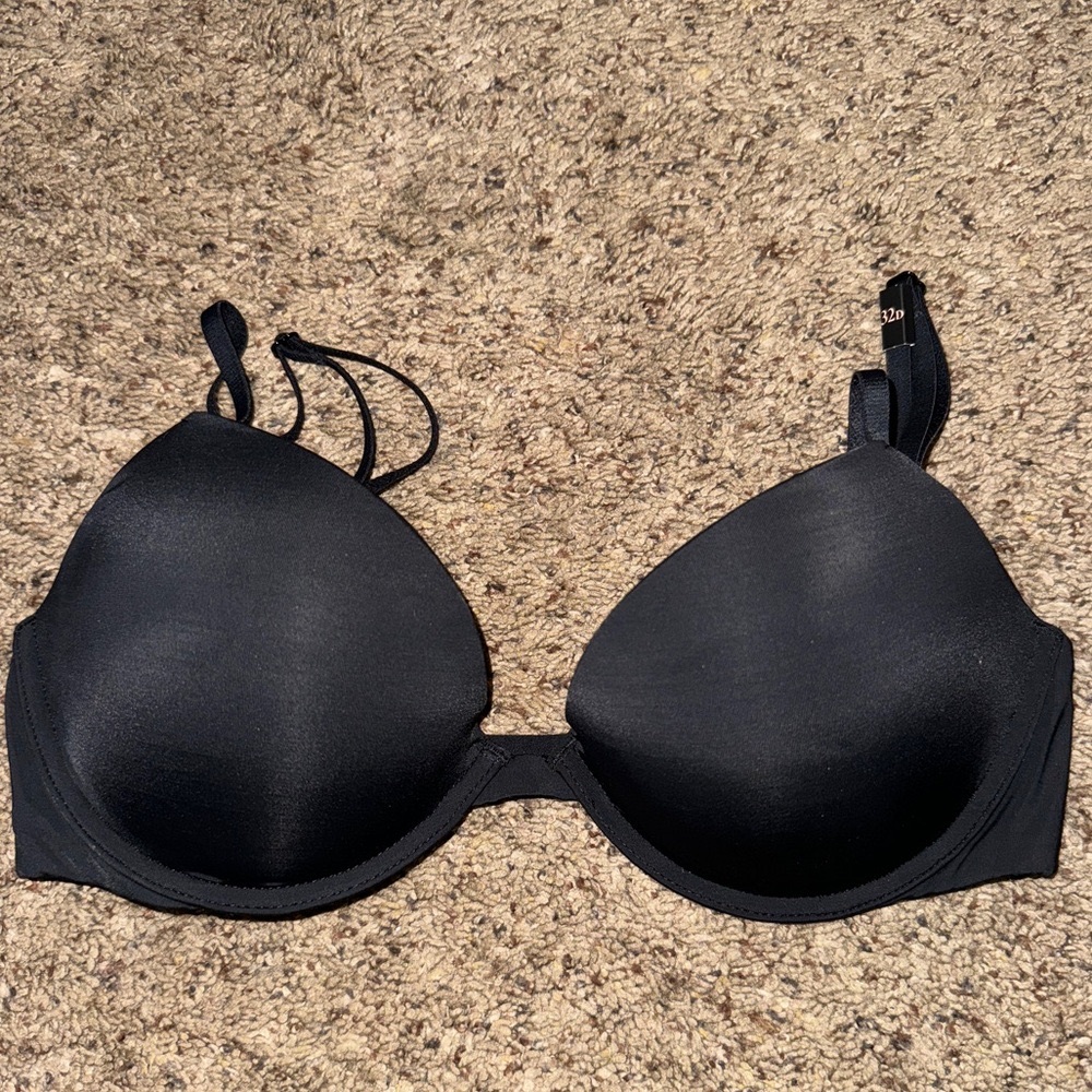 Victoria’s Secret padded plunge bra 32D